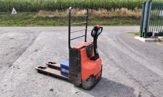 Toyota LWE180 electric pallet truck for sale France SEVIGNY WALEPPE ...